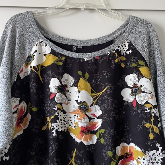 Kit Sweater - Picture 2 of 6